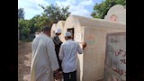 تجهيز مقبرة والد حارس الأهلي محمد الشناوي (7)
