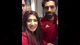 محمد صلاح مع إحدى المعجبات (4)