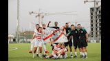 احتفال الزمالك بأول فوز في الدوري الموسم الماضي .