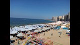 زحام على شواطئ الإسكندرية (6)