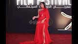 ارتدت أسماء فستان أحمر في مهرجان الجونة