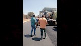 استكمال رصف شريان حيوي بـ''حياة كريمة'' 