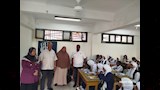 تعليم أسوان يوزع هدايا على تلاميذ KG1 في أول يوم دراسة