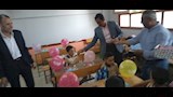 هدايا وبالونات ترحب بالطلاب في أول أيام الدراسة ببني سويف (2)