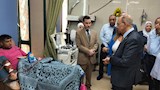 مدير مستشفيات قصر العيني يتفقد بنك الدم وحضانة العاملين