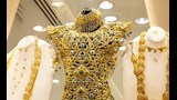 أغلى فستان مصنوع من الذهب في العالم