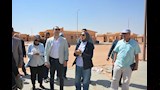 نائب محافظ الوادي الجديد يرافقها نائب كفر الشيخ يتفقدان موقع قرية أبو طرطور (6)