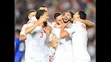 احتفال فرجاني ساسي بهدفه مع لاعبي تونس (4)