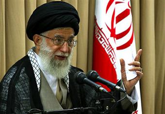 خامنئي: إيران لن تتنازل عن حقوقها في البرنامج النووي