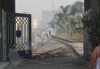 طلاب الإخوان بالأزهر يسبّون الداخلية.. والأمن يلاحقهم بالمدرعات 