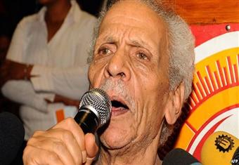 قرار جمهوري بمنح وسام العلوم والفنون للراحل أحمد فؤاد نجم