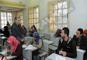 بالصور.. رئيس جامعة القاهرة يتفقد لجان الامتحانات في كليات التجارة والإعلام