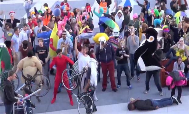 حُمَّى رقصة Harlem Shake  تجتاح يوتيوب