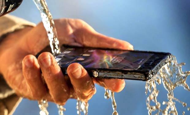 هاتف سوني Xperia Z مقاوم للماء و"الشيكولاتة" أيضاً!!