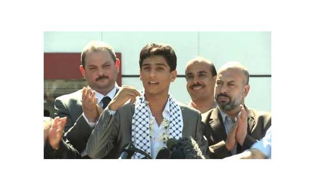  محمد عساف يلقى استقبالا رسميا وشعبيا في قطاع غزة