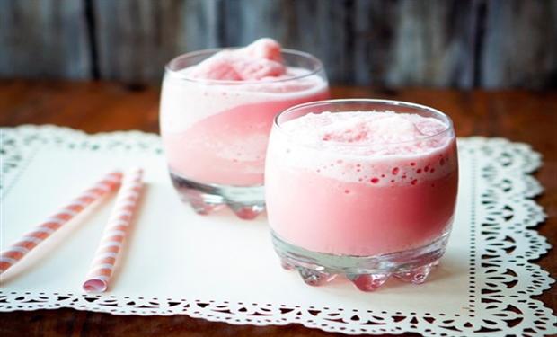 مشروب الخوخ والحليب للانتعاش خلال الصيف 