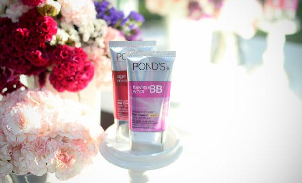 فتحي بشرتك وحففي البقع مع كريم BB الجديد من Pond’s! 