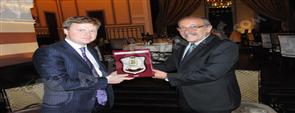 محافظ أسوان يستقبل نائب السفير البريطاني لبحث تنشيط السياحة