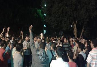 طلاب من أنصار مرسي يستهلون 2014 بـ''عوض ضد الانقلاب'' من شرفات المدينة الجامعية