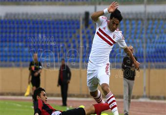 صيد الدوري.. "سذاجة" لاعب الحدود تهدي الزمالك ركلة جزاء 