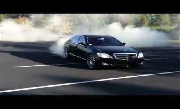 مرسيدس S600 تتخلى عن ثوبها الفاخر لتقدم استعراض مذهل