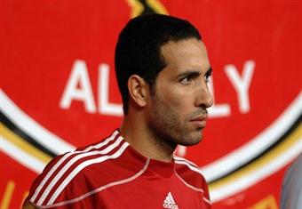 أبو تريكة يتفقد ملعب بروسيا دورتموند