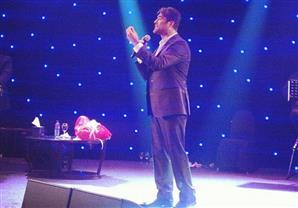 بالصور..وائل كافوري يًلهب حماس مستمعيه في حفل دبي