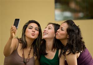 سوني موبايل:880 مليار صورة بطريقة الـ Selfies خلال عام 2014 