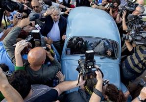 بالصور: شاهد سيارة أفقر رئيس دولة في العالم 