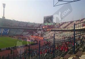 بالصور- جماهير الأهلي تبدأ التوافد على مدرجات ستاد القاهرة