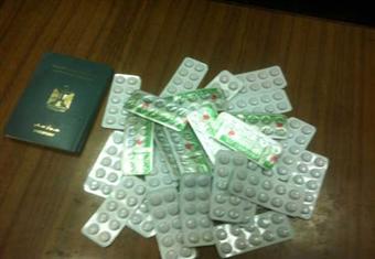 ضبط 200 قرص مخدر مع راكب بمطار القاهرة