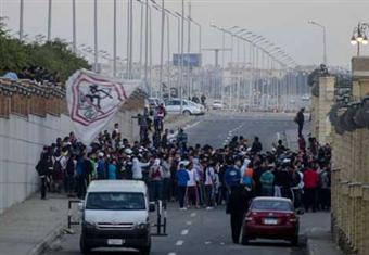 القبض على 33 من مشجعي الزمالك في اشتباكات مع الأمن أمام ستاد القاهرة -''فيديو''