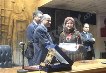 سر منح جائزة '' نوال عمر'' لشهداء الصحافة ''صور)