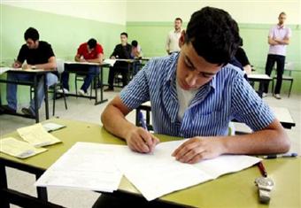 تشابك بالأيدي بين طلاب بالثانوية ومراقبين بالقليوبية
