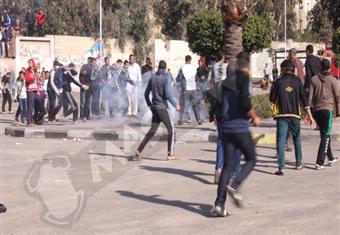 طلاب الإخوان بالأزهر يحطمون نوافذ المباني.. وعميد أصول الدين:''لن نسمح بتعطيل الدراسة''