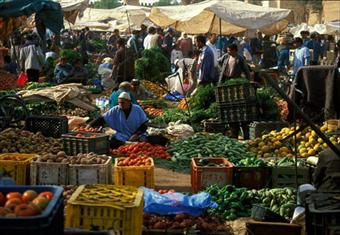 اقتصاديون: القرارات الجديدة للحكومة تمس الفقراء وتهدد بغضب شعبي