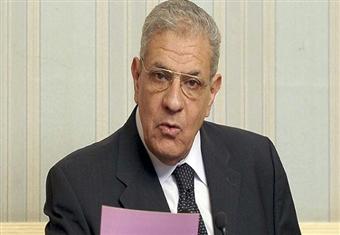 محلب يغادر مجلس الوزراء لحضور جنازة الضابط قتيل انفجار جامعة القاهرة