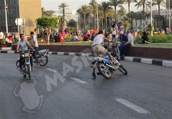 بالصور.. عروض بـ''موتوسيكلات'' بميدان التحرير احتفالًا بشم النسيم 