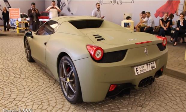 فيراري 458 العسكرية أمام مول الأمارات