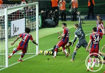 بالفيديو.. خطآن تحكيميان أضاعا لقبي الليجا من برشلونة والكأس من دورتموند