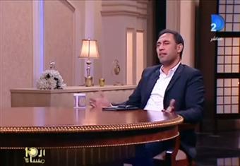 عمرو مصطفى باكيًا: ''أنا بحب صباحي والناس كلهم .. نزعل ليه من بعض''