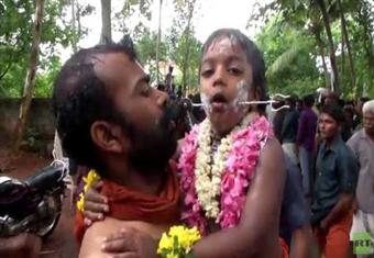 ثقب الخدين لأكثر من 180 شخصا في إطار مهرجان في الهند