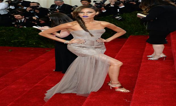 كيف بدت عارضات الأزياء في فساتين الـ MET Gala هذا العام؟ 