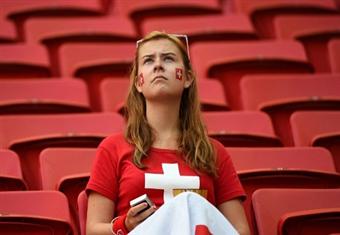 الهدوء يزيد مشجعات الإكوادور وسويسرا جمالًا