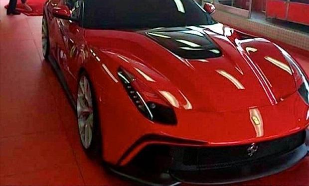 فيراري F12 TRS الوحيدة في العالم بسعر خيالى 