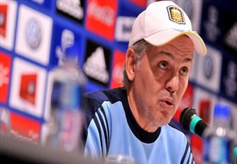 سابيلا يحلم بالنجاح مع التانجو بعد إخفاق بيكرمان ومارادونا 