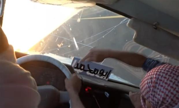 فيديو يحبس الأنفاس .. سعودى يقود سيارته على اطارين بسرعة 200 كم 