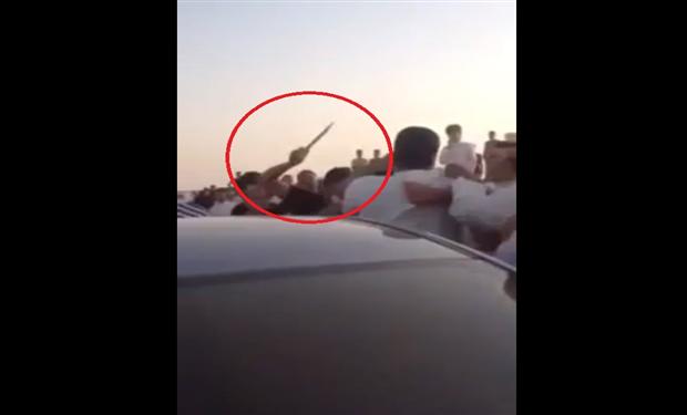 بالفيديو : مشاجرة كويتيين بالسواطير أثناء مشاهدة استعراض تفحيط 
