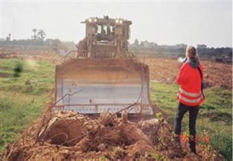 ريتشيل كوري ..عبور جرافة على جسد ''الإنسانية'' ''بروفايل)