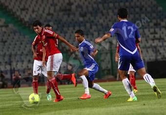 بالفيديو.. محمد نجيب يتعرض لإصابة دامية أمام سموحة